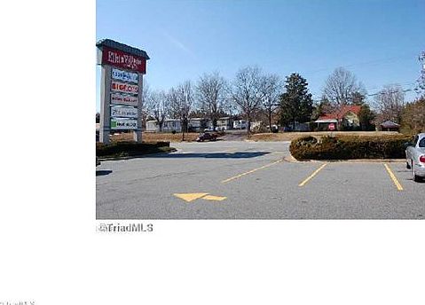 2nd image of 1535 N Bridge St