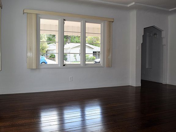 3rd image of 1665 Carmel Dr