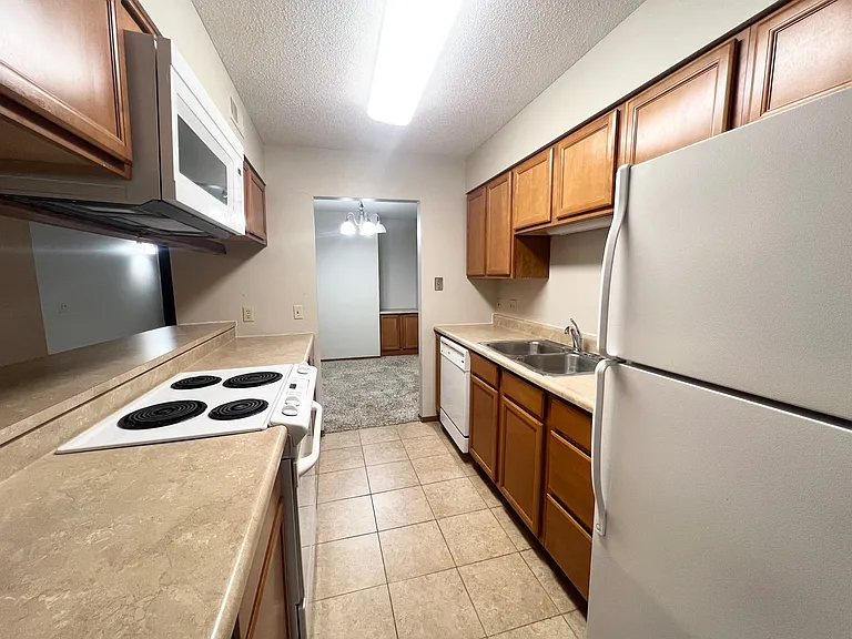 Oakridge Apartments — Photo 17