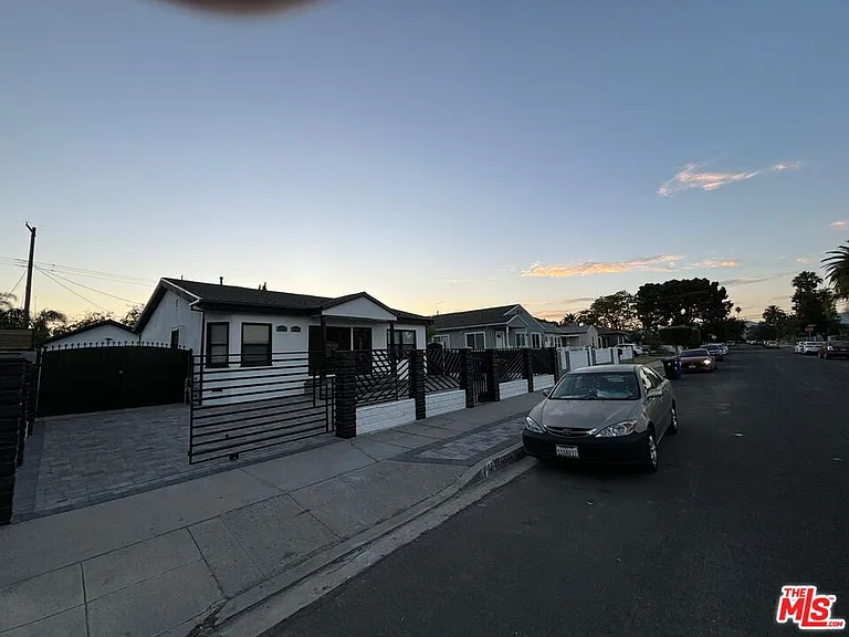 6537 Teesdale Ave — Photo 21