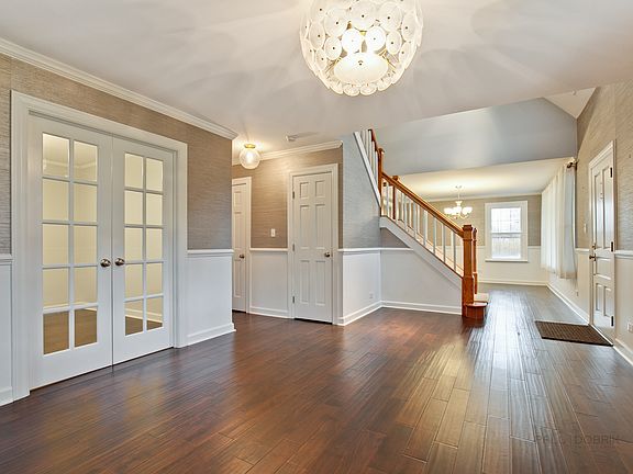 3rd image of 612 Buckingham Pl