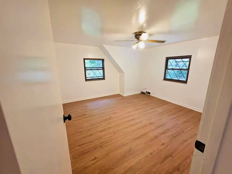915 Liberty St — Photo 13