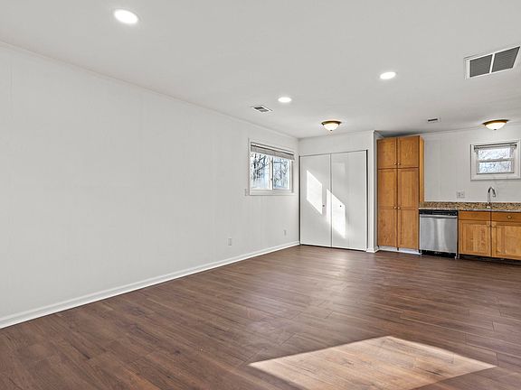 4th image of 38 Kimbell Ct
