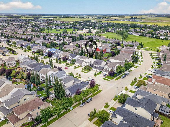 3rd image of 62 Carriere Cres