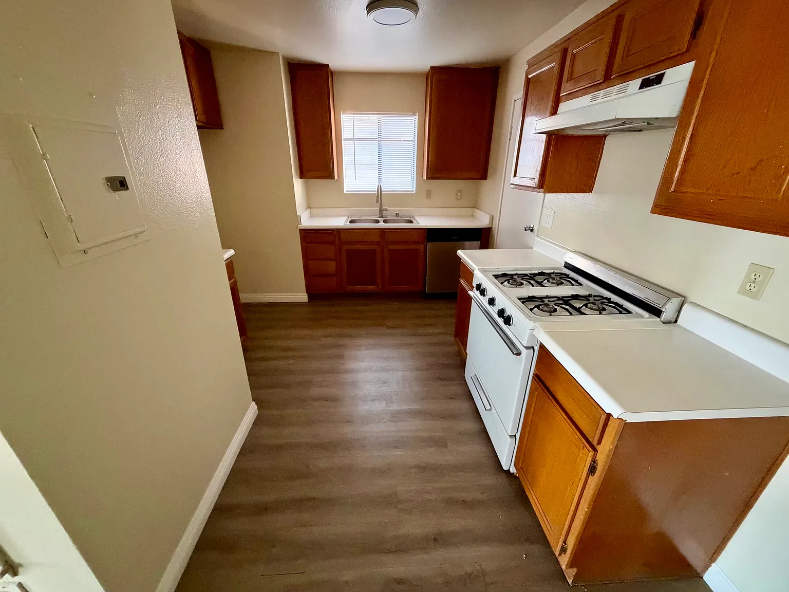 2 bed, 1100 sqft, $2,650 — Photo 4