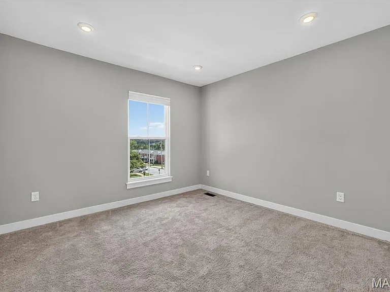 8933 Eager Rd — Photo 24