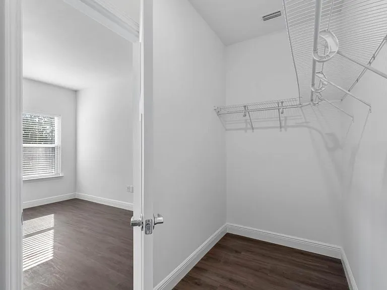 533 Hill Ln — Photo 21
