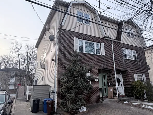 22 Crest Loop #2F&3F, Staten Island, NY 10312