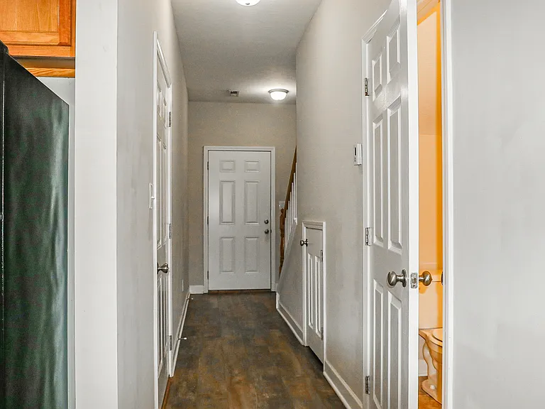 211 Moss Creek Ave #B — Photo 3