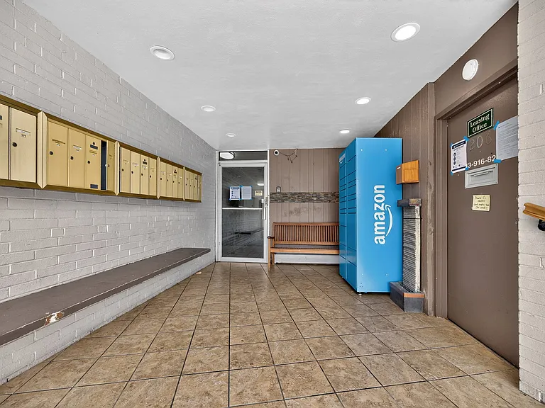 Beechmont Towers — Photo 44