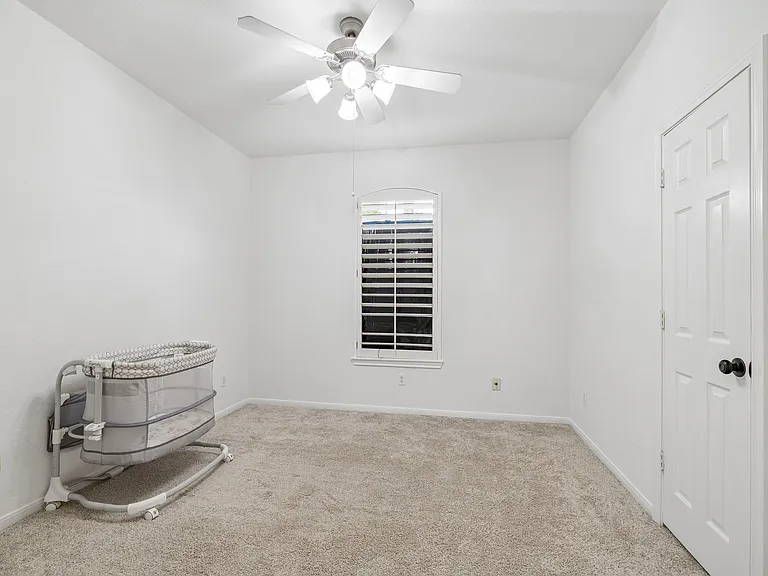 14 Guinevere Pl — Photo 24