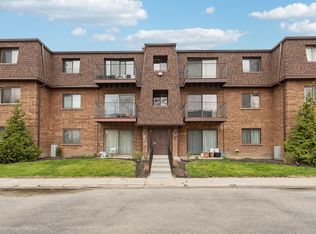 702 Cobblestone Cir APT D, Glenview, IL 60025