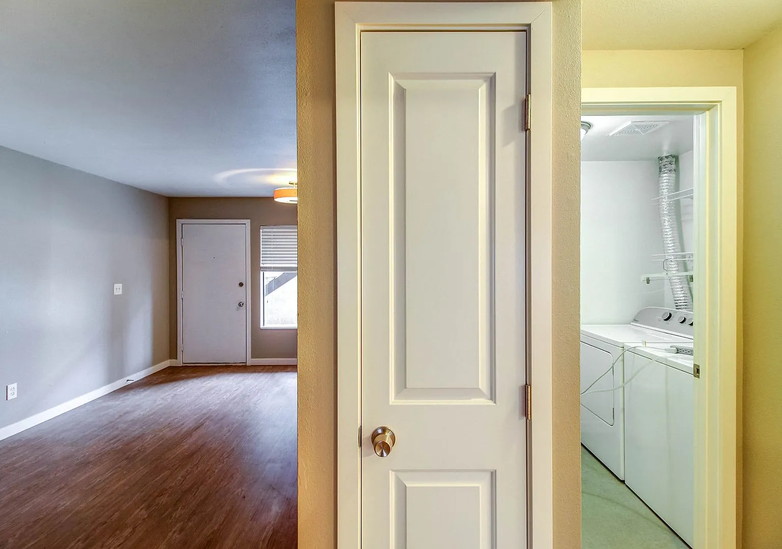 Alki 12 Apartments are located just blocks from Alki Beach. — Photo 4