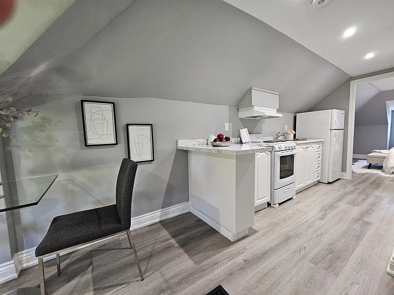 214 Rosslyn Ave S #2 — Photo 13