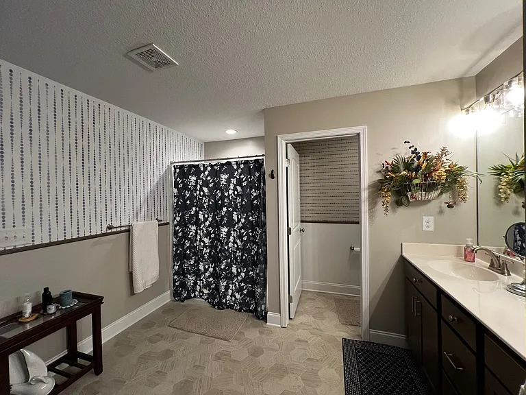 344 Broadberry Ave — Photo 21