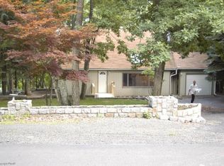 146 Westwood Dr, Dingmans Ferry, PA 18328