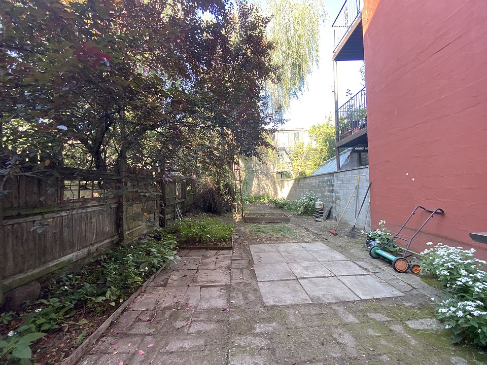 1st image of 130 Coffey St