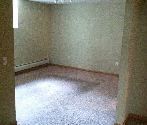 3rd image of 1098 Lexington Pkwy N APT 2