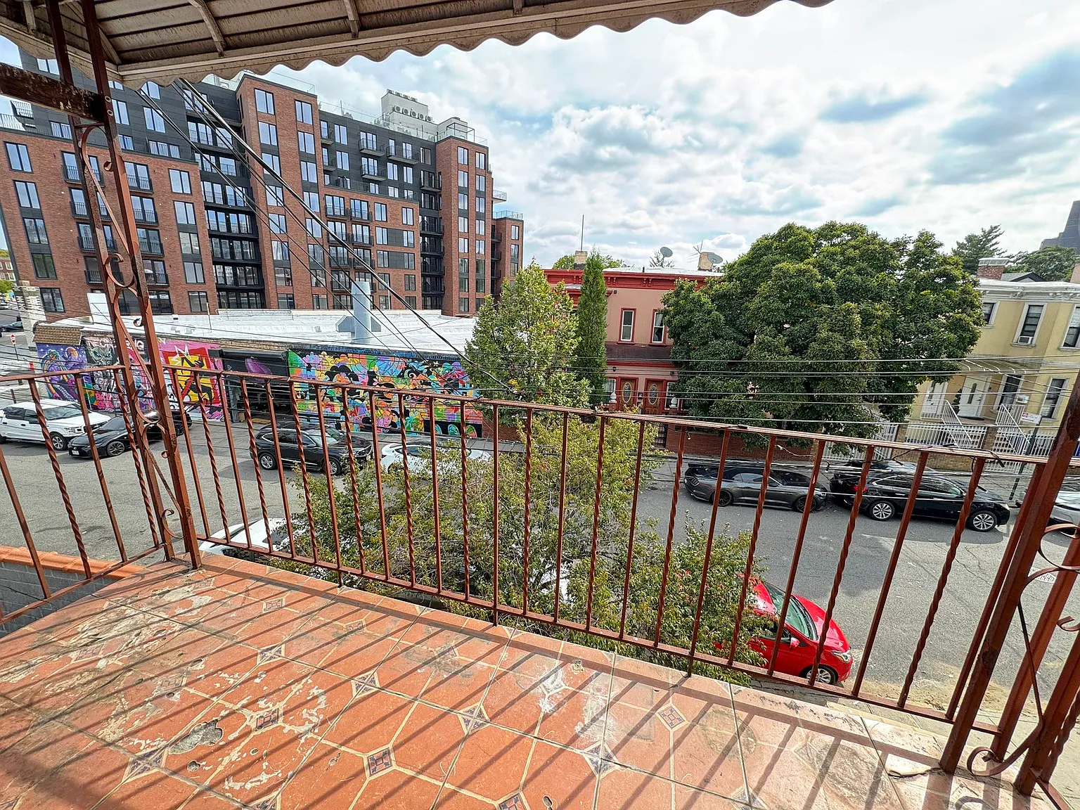 11-59 Welling Court — Photo 1