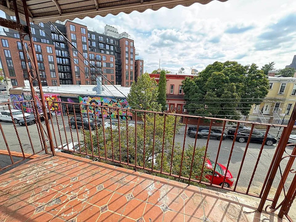 11-59 Welling Ct #3A