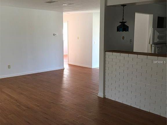 5th image of 1690 Suffolk Dr