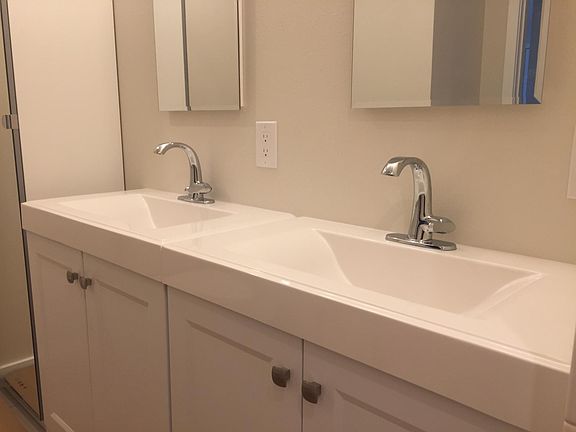 Double vanities in bathroom