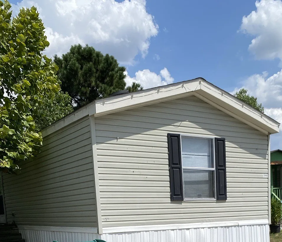 3 bed, 1152 sqft, $1,300 — Photo 1