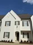 640 Cottage Grove Cir — Photo 1
