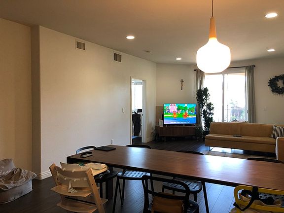 5th image of 5132 Maplewood Ave Unit 24
