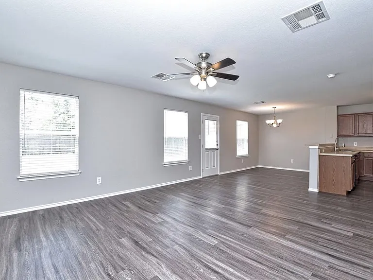 1172 Shadow Creek Blvd — Photo 9