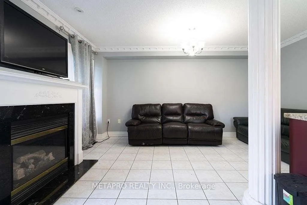 4 bed, $3,300 — Photo 4