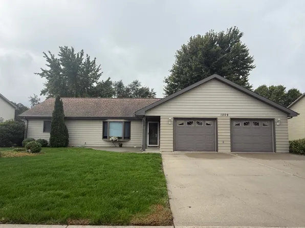 1209 Williams Ave, Mitchell, SD 57301