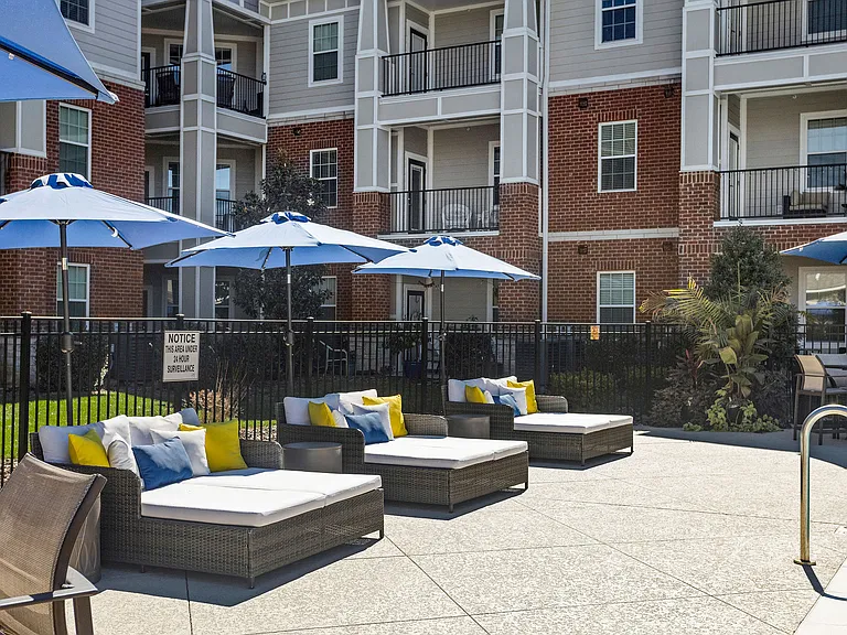 Mount Victor Olde Towne Luxury Apartments — Photo 17