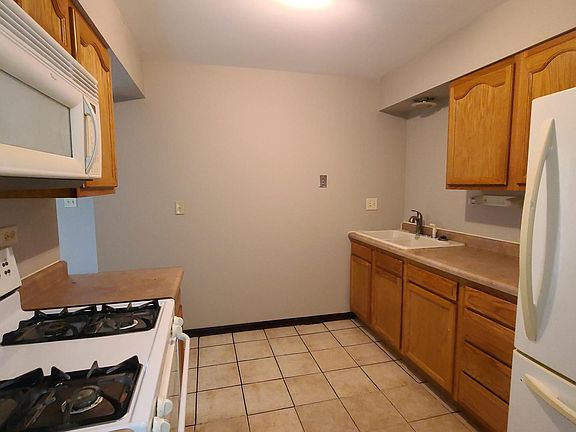 2nd image of 2029 Belmont Ct #31