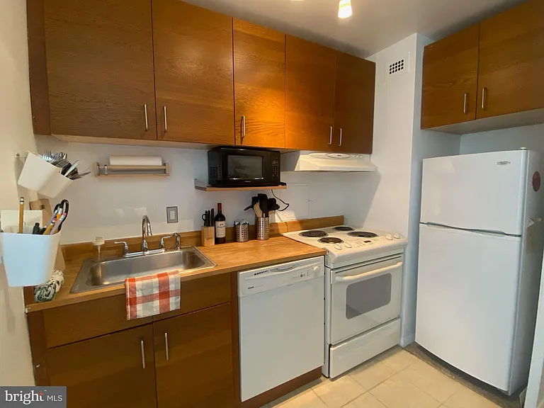 1435 4th St SW #B602 — Photo 5