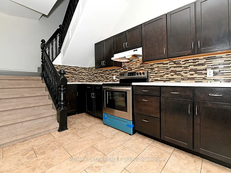 355 Bronson Ave — Photo 3
