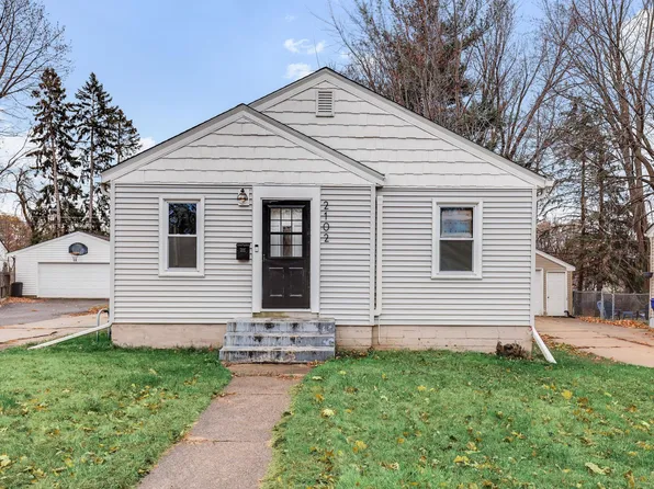 2102 4th St E, Saint Paul, MN 55119