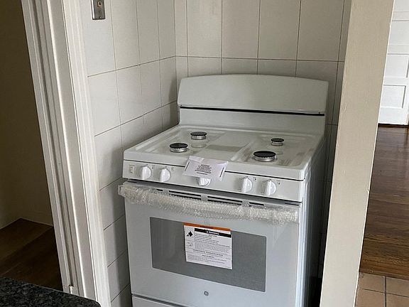 5th image of 393 Main St APT 1L