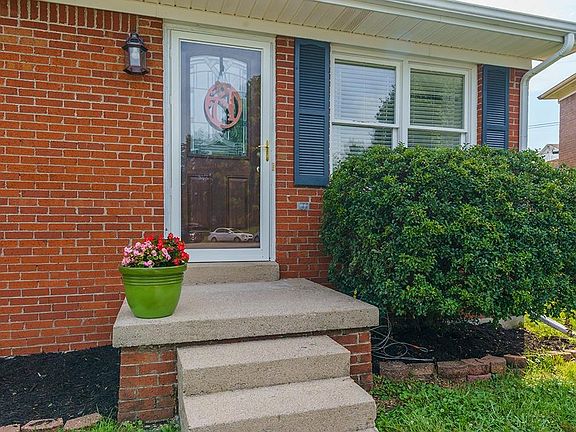 3rd image of 120 Anderson Ct