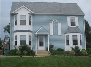 640 Woodgate Ln, Upper Chichester, PA 19014