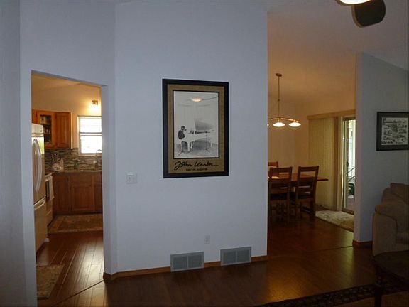 Entry to kitchen or dinette