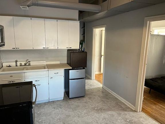 2nd image of 59 1/2 E Jefferson St #B