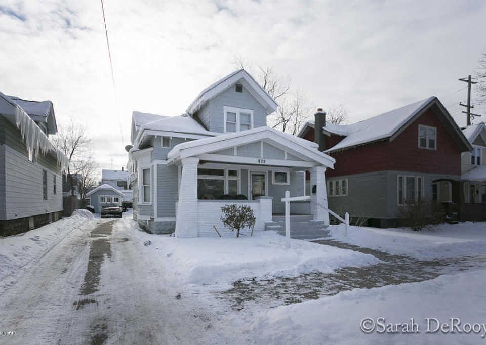 1st image of 872 Courtney St NW