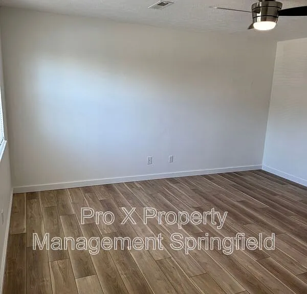 615 E Bain St — Photo 4