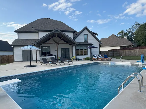 7814 Dunwoody Dr, Chattanooga, TN 37421