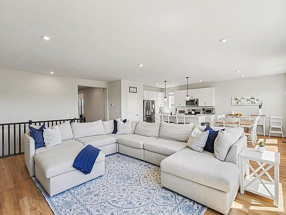 4th image of 387 Champagne Ln
