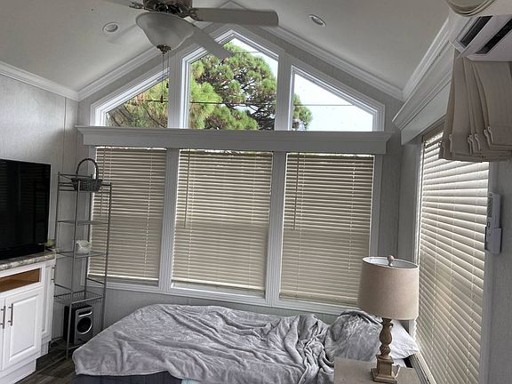 5th image of 431 56th Avenue Dr W