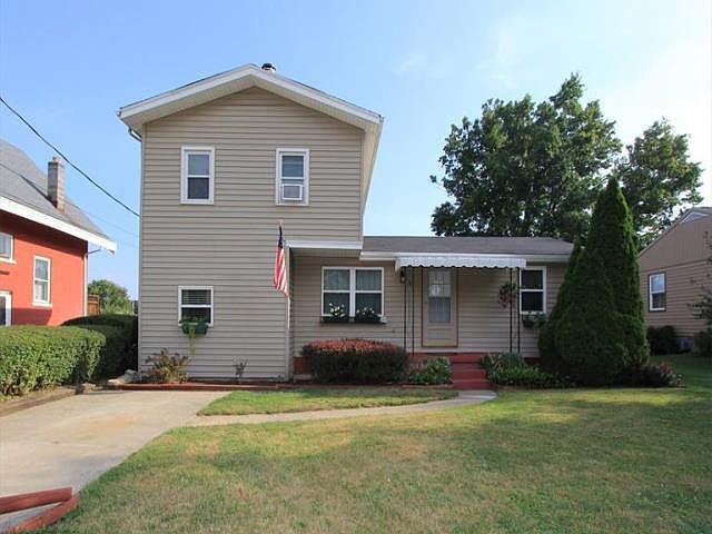 Unique style - Great Curb Appeal!!
