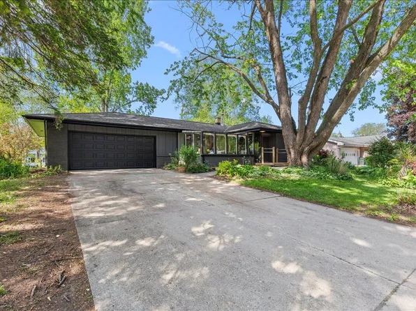 234 Green Valley PLACE, West Bend, WI 53095