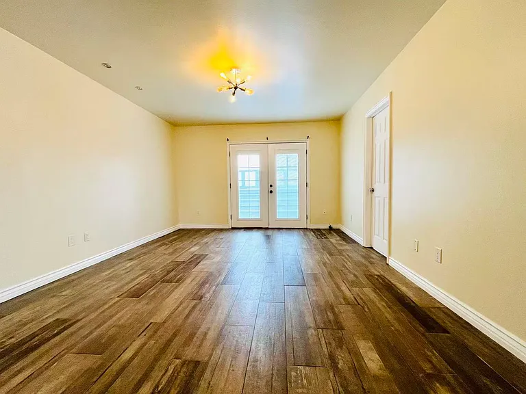 1800 Yermo Pl — Photo 27